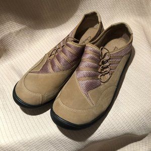 Clarks slip on flat loafer leather upper, 11